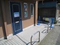 教室の前にベビーカーや自転車を置くことができます。