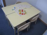 座ることのできるお子様には幼児席をご用意しています。