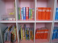 小さなお子さま向けの絵本・教具もございます。