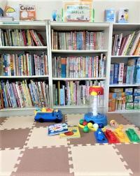 お子様はマットの上で遊ぶこともできます。抱っこやベビーカーで寝ていても大丈夫です