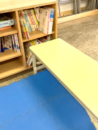 幼児さん用の机やマットも必要に応じて使います<br />
※今はコロナ対策中の為、要相談