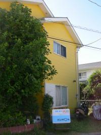 黄色い家が目印です。