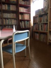 幼児さん用の椅子・テーブルスペースもあります。