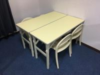 小さなお子さまも安心の机とイスをご用意しています♪