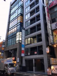 藤沢駅すぐ!水色のKUMON看板が目印です。
