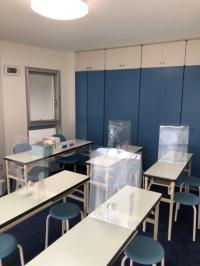 教室内の様子です。子どもたちの消毒・換気を徹底し、感染対策を徹底しています。