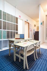 教室には、小さなお子さま用の椅子や机も用意しています。