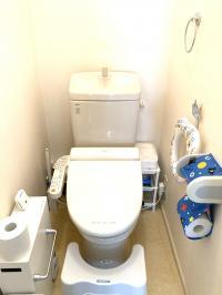 お手洗いには、おむつを捨てるゴミ箱も用意しています。