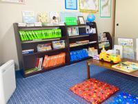 BabyKUMONはこちらで行います♪絵本や、くろくまくんのおもちゃもあります。