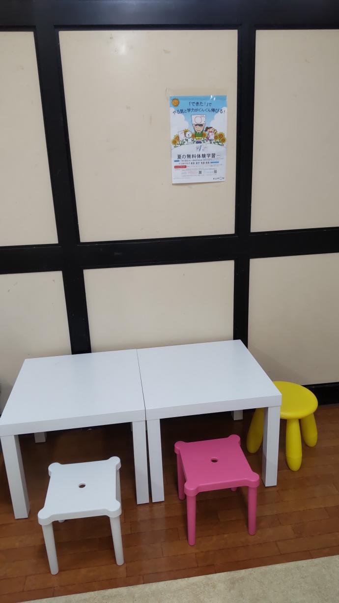 幼児用の机、椅子も揃えています