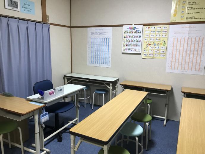 当教室は４部制で、15時〜20時まで学習可能です。<br />
