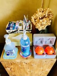 入室時のアルコール消毒です。<br />
消毒が苦手なお子様用に、洗面台もございます。