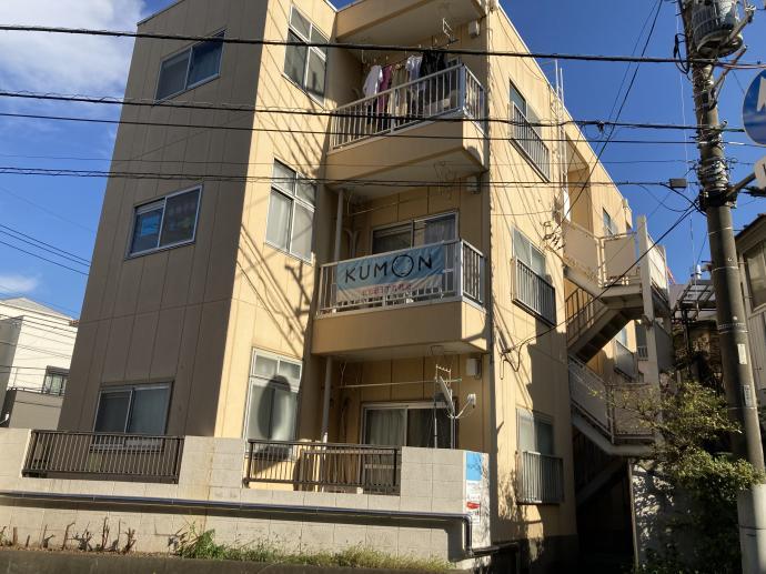 川崎北加瀬郵便局・ミニストップの向かいの建物、2階が教室です！