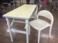 小さい子用のイスを用意しております。