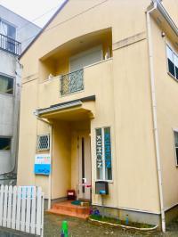 黄色い外観が目印です。