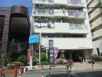 イトーヨーカドー相模原店の角を曲がったところにあります。