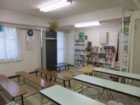 待合スペースには、くもん文庫・カード・パズル取り揃えています