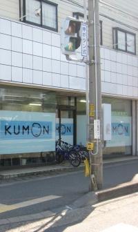 駐車場は教室裏にあります。