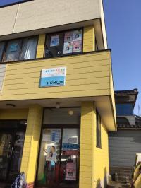 入り口は、向かって右です。