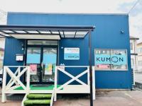 教室外観です。駐車場は教室前に7台分ありますので、お車でお越しいただけます。