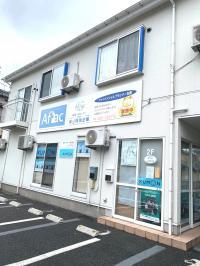 教室の入り口は、こちらです。お車でお越しの際は、教室前の駐車場にお願いします。