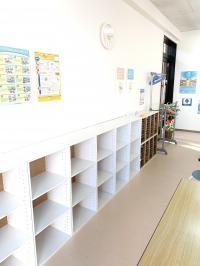 ベビーカーや荷物を置くスペースも広く設けています。