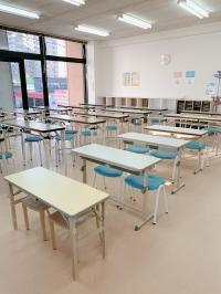 明るく開放的な教室です。<br />