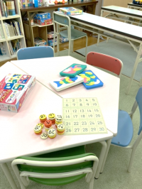 幼児さんも安心して学習できる机がございます。