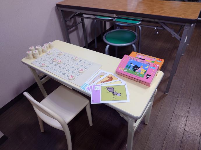 幼児さんが集中し、安心して学習ができるように幼児用テーブルもご用意しています