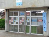 外観、直江１丁目交差点からすぐの分かりやすい場所にあります。