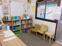 教室の中にも待合スペースがございます