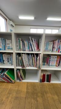 絵本の貸し出しも行います。読み聞かせにぜひどうぞ。