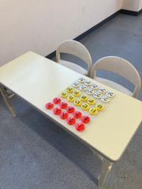 幼児が取り組める教材や教具も準備しています。