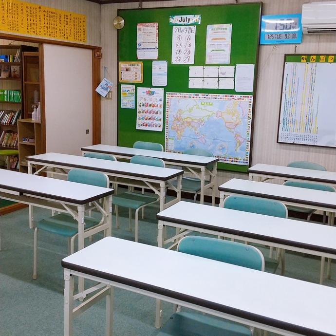 2階の教室スペースは明るく広々。集中できる環境を整えています。