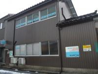 教室はJR魚津駅前の通り沿いにあります。