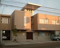 建物外観。教室はここの2Fです。