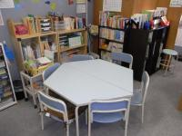 幼児さん用の机・イスも完備しています。