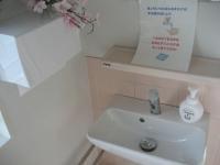 学習前手洗いは自動水栓で快適です。