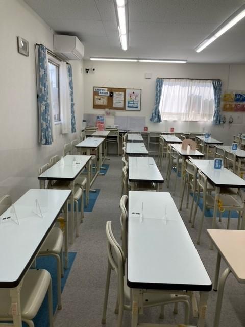 教室はとても明るく、静かな教室です。<br />
空気清浄機も設置しています。