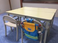 幼児専用の席です。足のつく机・イスで安全に学習できます。