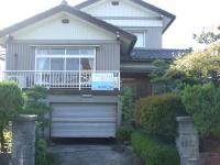 教室の外観です。向かって左側よりお進みください。