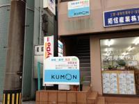 この看板を目印にお越しください。