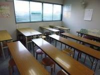 子どもたちは集中して学習しています。