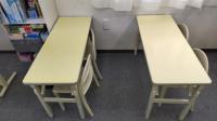 幼児さんたちの学習をスタッフが見守ります。