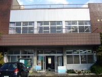 教室の建物です。２階が公文式麻生津教室です。