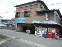 大きな看板が目印です。