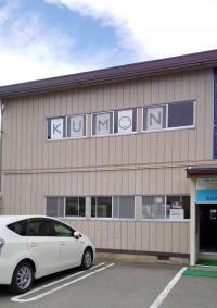 駐車場あり。東町会館裏、車道から少し入った所なので安全です。