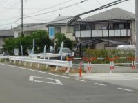 山田種苗様前の通りを西側に行くと教室があります(看板が目印)