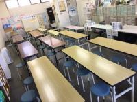 一般席と幼児席合わせて40席あります。現在、席は隣をひとつ空けて使用しています。