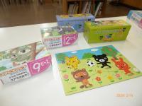 繰り返しジグソーパズルで遊ぶことで、自然に手先の器用さが高まります。